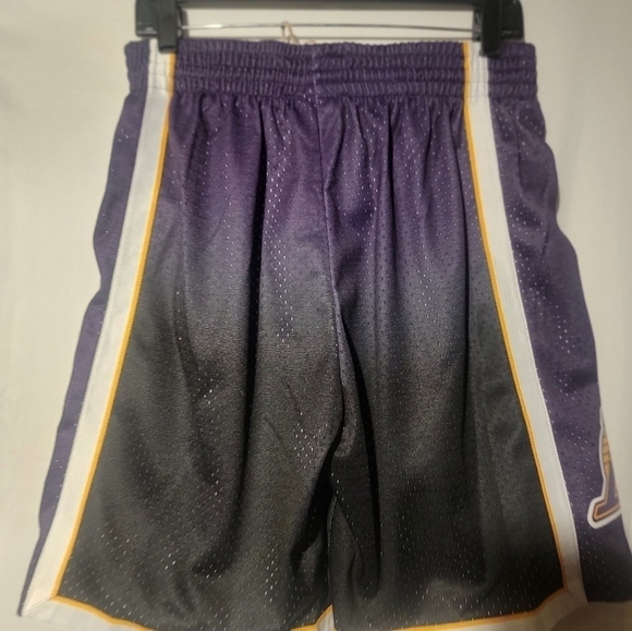 Mitchell & Ness LA Lakers 2009 Fadeaway Swingman Men’s Basketball Shorts Size M - Picture 2 of 8